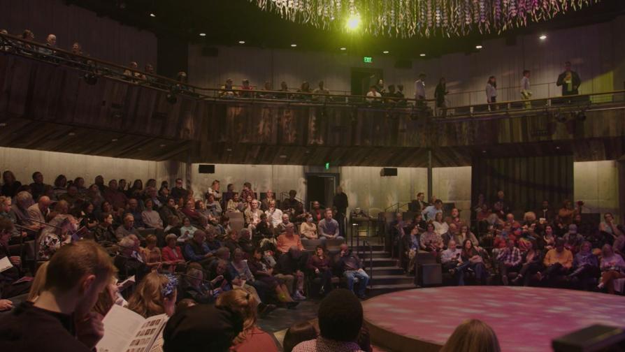 Audience Photo Seating Arrival 1744050890