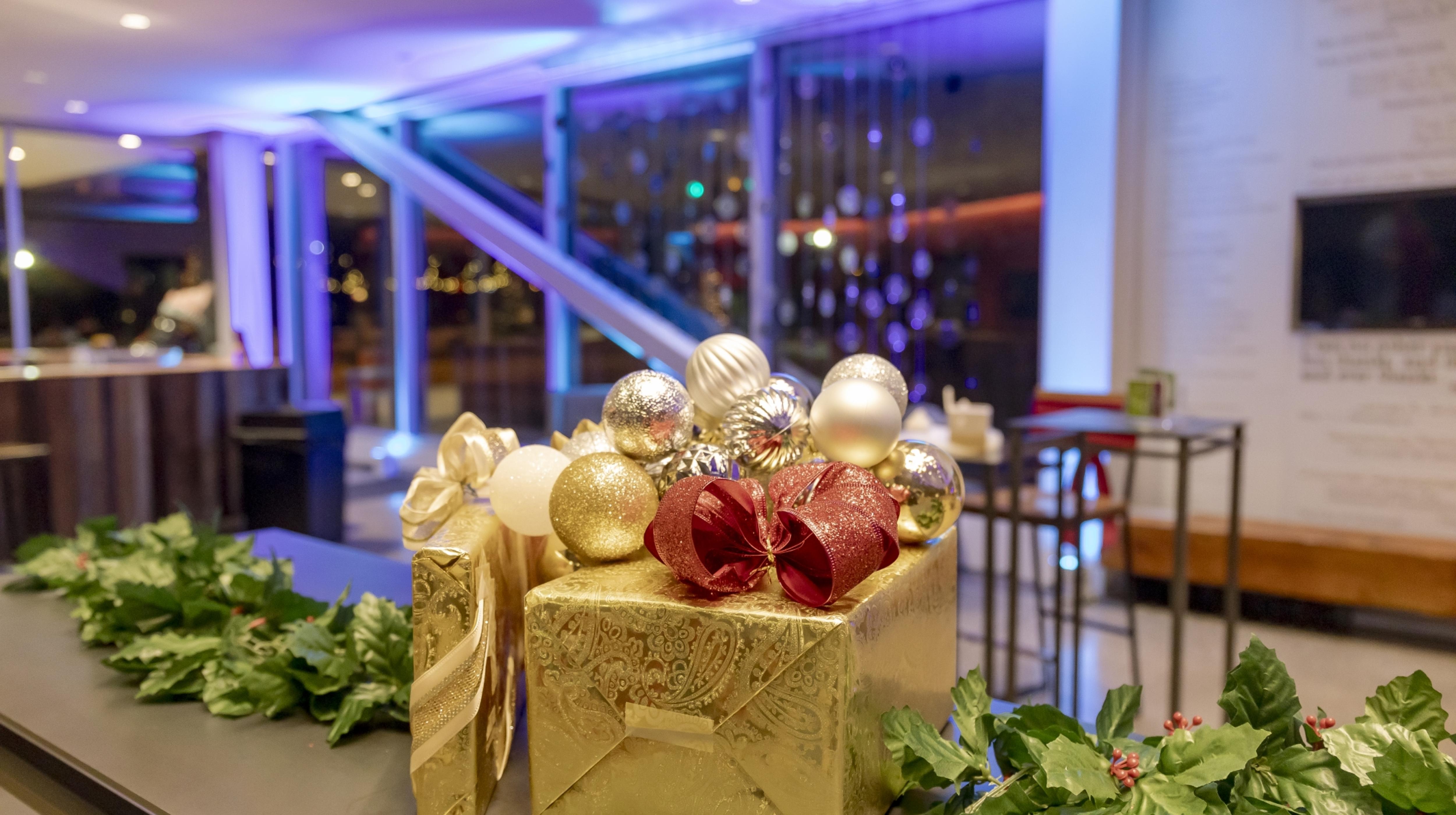 Christmas Csc Lobby 234 Web 